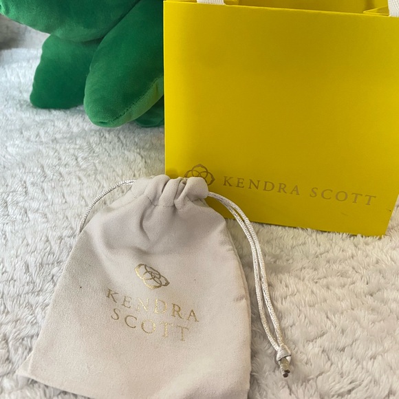 Neckles - Picture 2 of 5